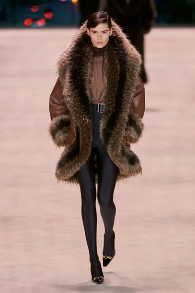 Look 24